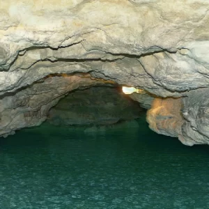 photo d'une nappe phréatique dans une grotte